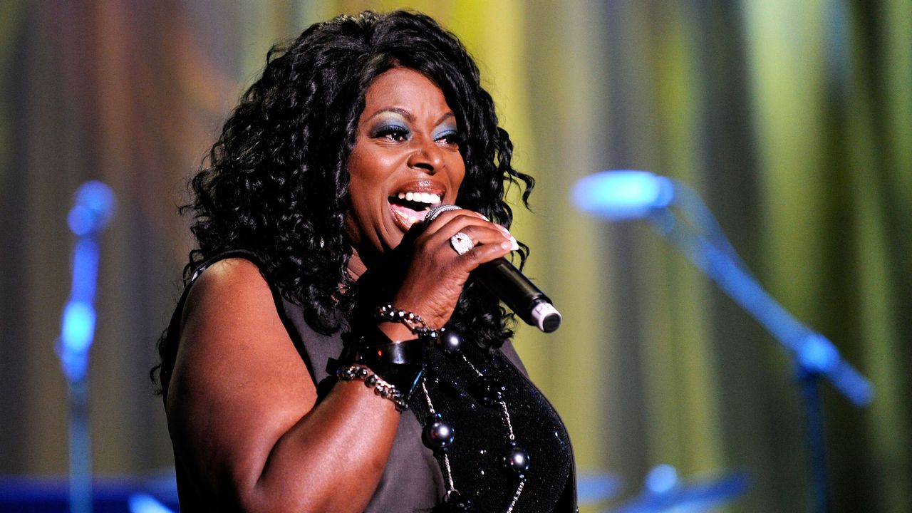 Angie Stone, pionnier du hip-hop et chanteur R&B, décède à 63