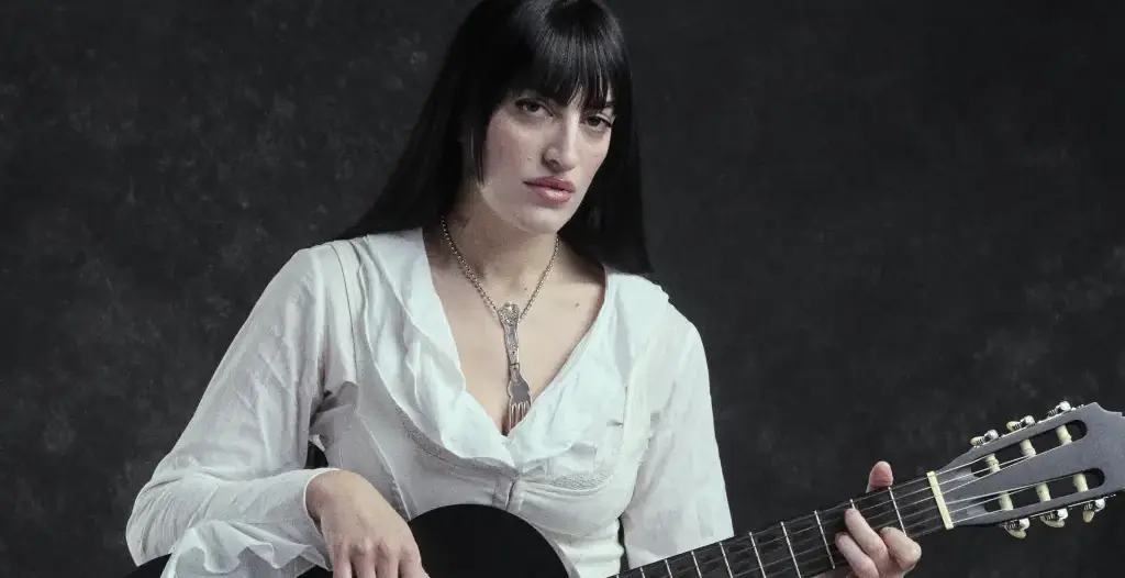 Interview - ROSHELLE "Mange-moi aussi" est la lumière du salut