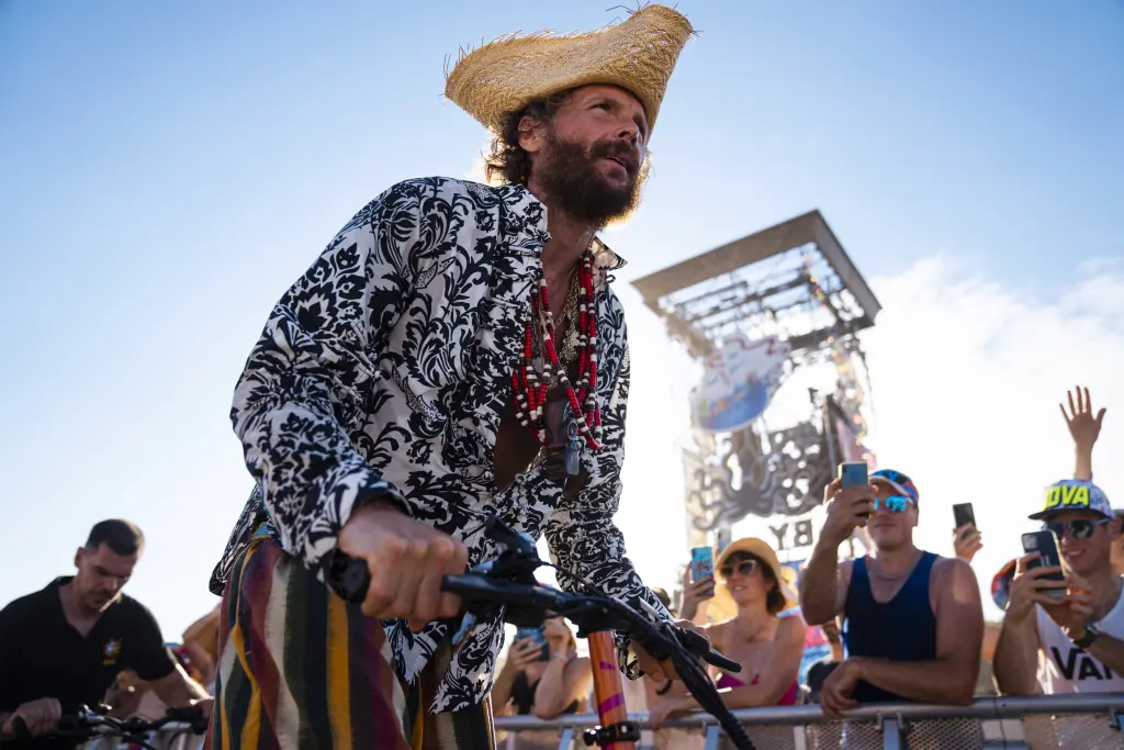 JOVANOTTI arrive au Jova Giro. De Rome... à Rome