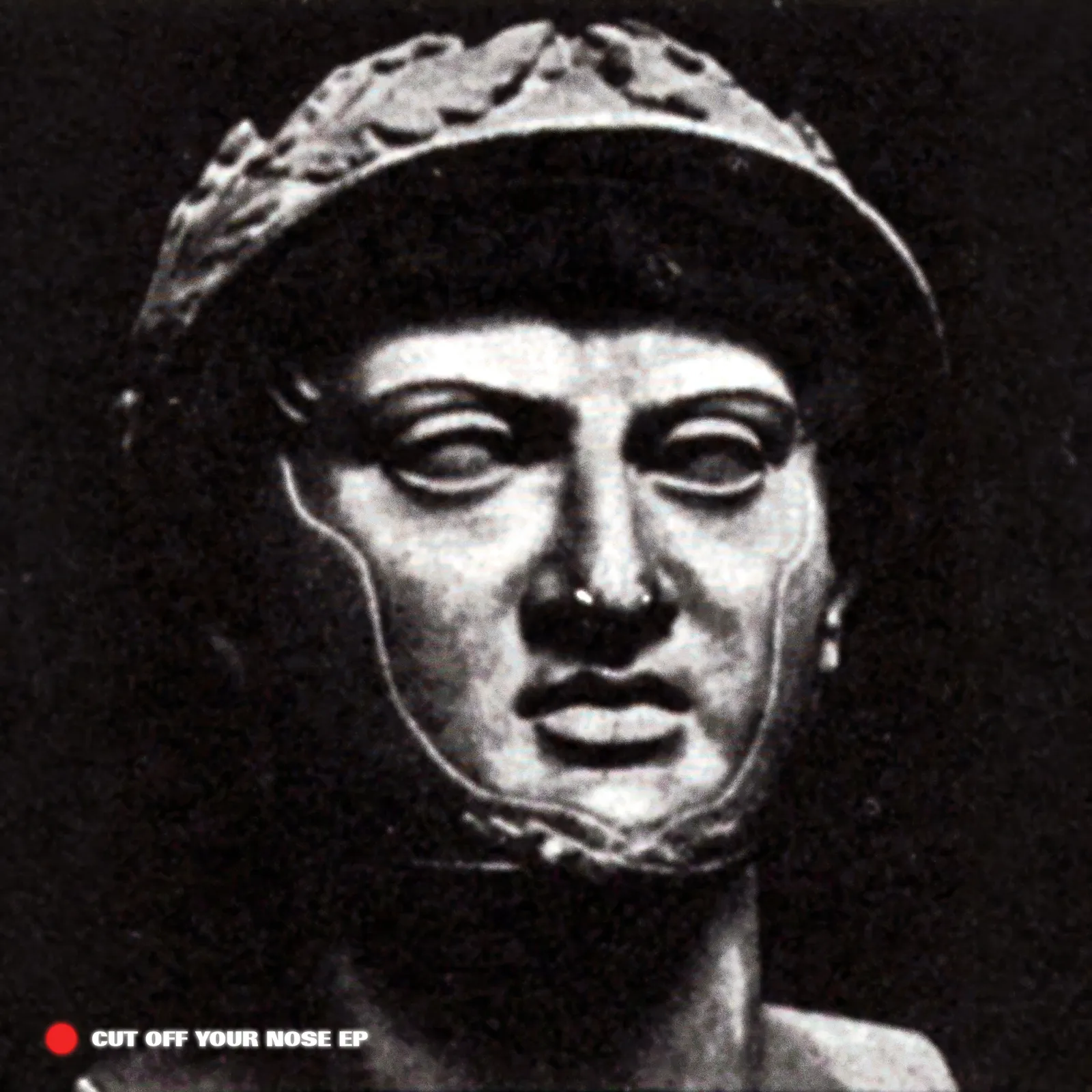 L'image peut contenir Pyrrhus Visage Tête Personne Photographie Portrait Adulte Accessoires Bijoux et Art