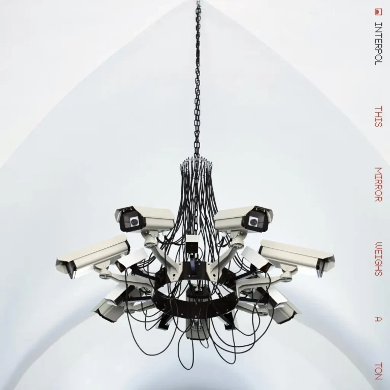 Critique : INTERPOL - « Ce miroir pèse une tonne »