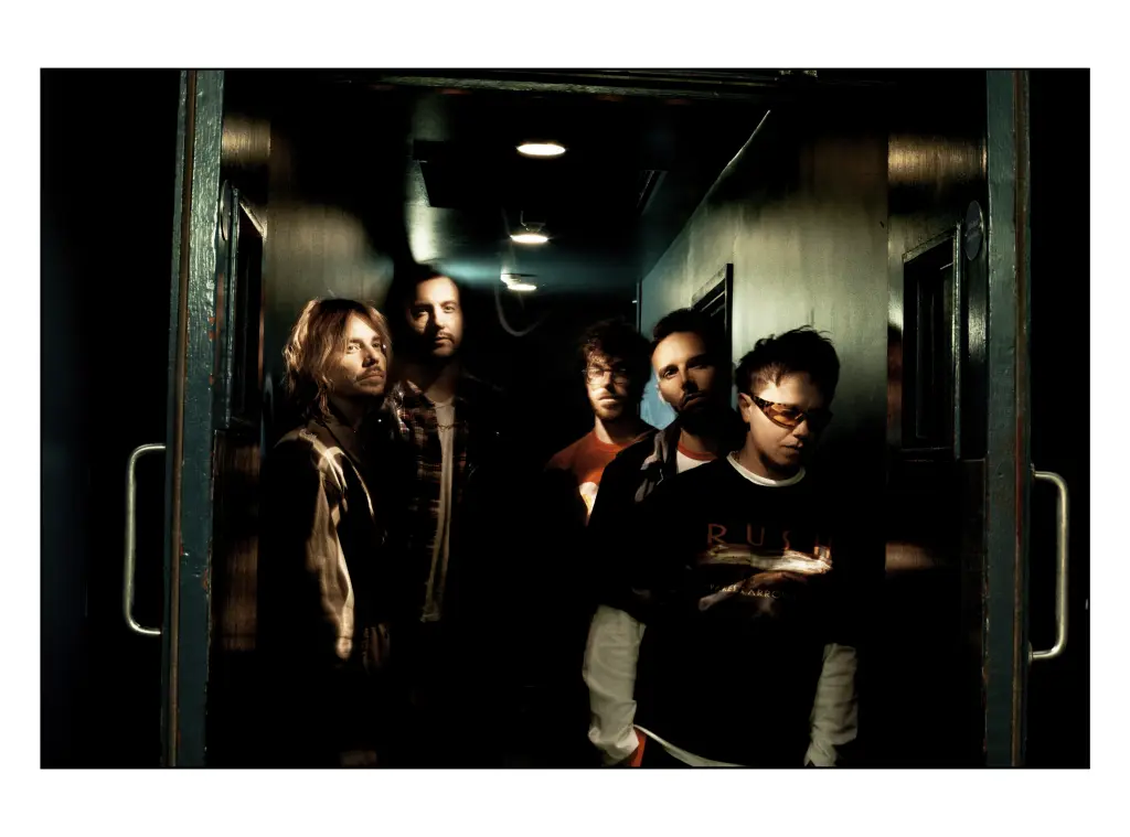 NOHING BUT THIEVES « Stray Dogs » est le cinquième album